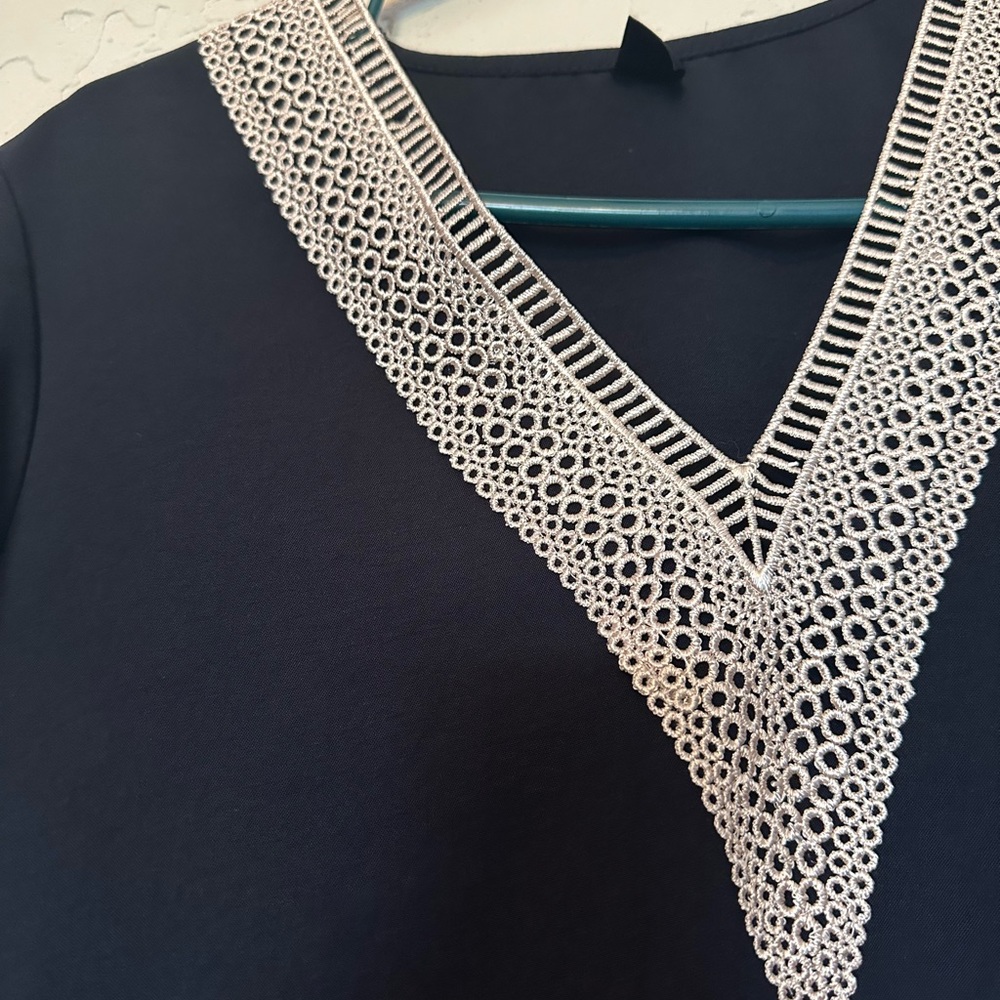 Detailed Polyester Top Size XS - Picture 3 of 6